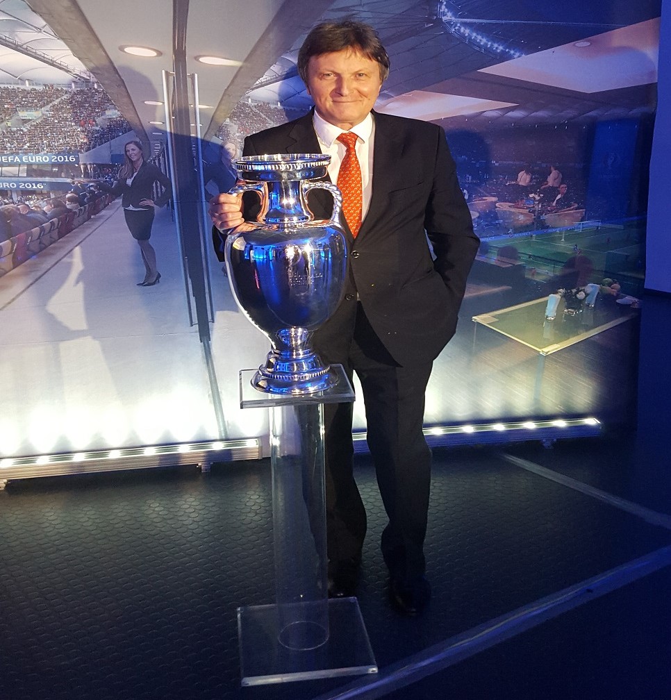 Jerzy Drożdż - Honorowy Obywatel Miechowa podczas prezentacji Pucharu UEFA EURO 2016